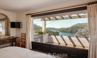 Finca espagnole traditionnelle à vendre dans un écrin de verdure au bord du lac d'Istan, près de Marbella, Costa del Sol 786610 