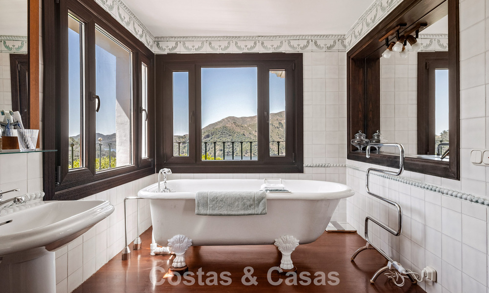 Finca espagnole traditionnelle à vendre dans un écrin de verdure au bord du lac d'Istan, près de Marbella, Costa del Sol 786613