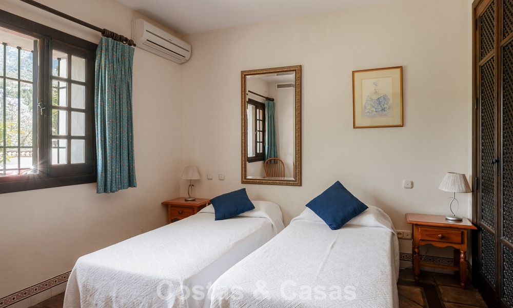 Finca espagnole traditionnelle à vendre dans un écrin de verdure au bord du lac d'Istan, près de Marbella, Costa del Sol 786616