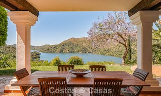 Finca espagnole traditionnelle à vendre dans un écrin de verdure au bord du lac d'Istan, près de Marbella, Costa del Sol 786625 