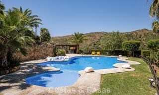Finca espagnole traditionnelle à vendre dans un écrin de verdure au bord du lac d'Istan, près de Marbella, Costa del Sol 786633 