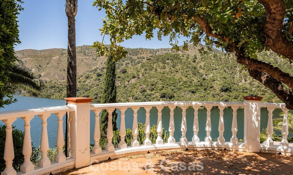 Finca espagnole traditionnelle à vendre dans un écrin de verdure au bord du lac d'Istan, près de Marbella, Costa del Sol 786636