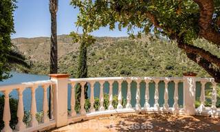Finca espagnole traditionnelle à vendre dans un écrin de verdure au bord du lac d'Istan, près de Marbella, Costa del Sol 786636 