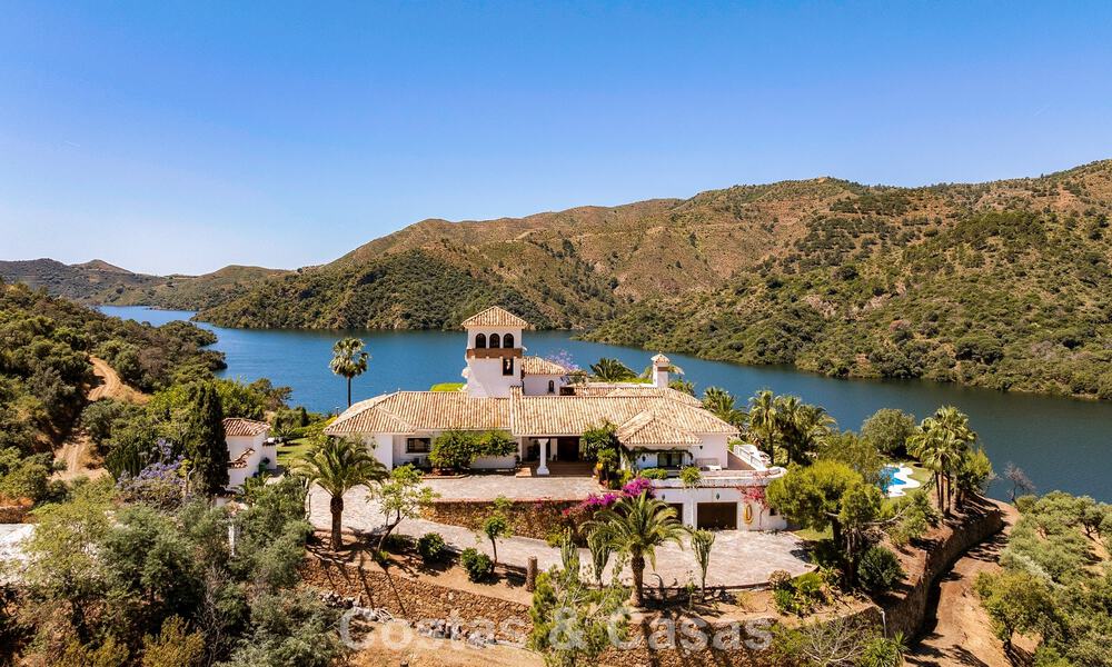Finca espagnole traditionnelle à vendre dans un écrin de verdure au bord du lac d'Istan, près de Marbella, Costa del Sol 786638