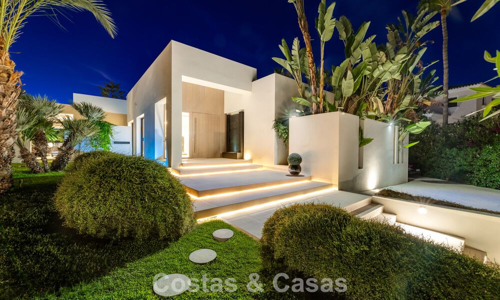 Villa de luxe moderniste de plain-pied à vendre à quelques pas de la plage, à l'est du centre de Marbella 786779