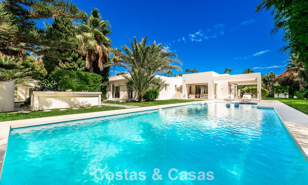 Villa de luxe moderniste de plain-pied à vendre à quelques pas de la plage, à l'est du centre de Marbella 786800