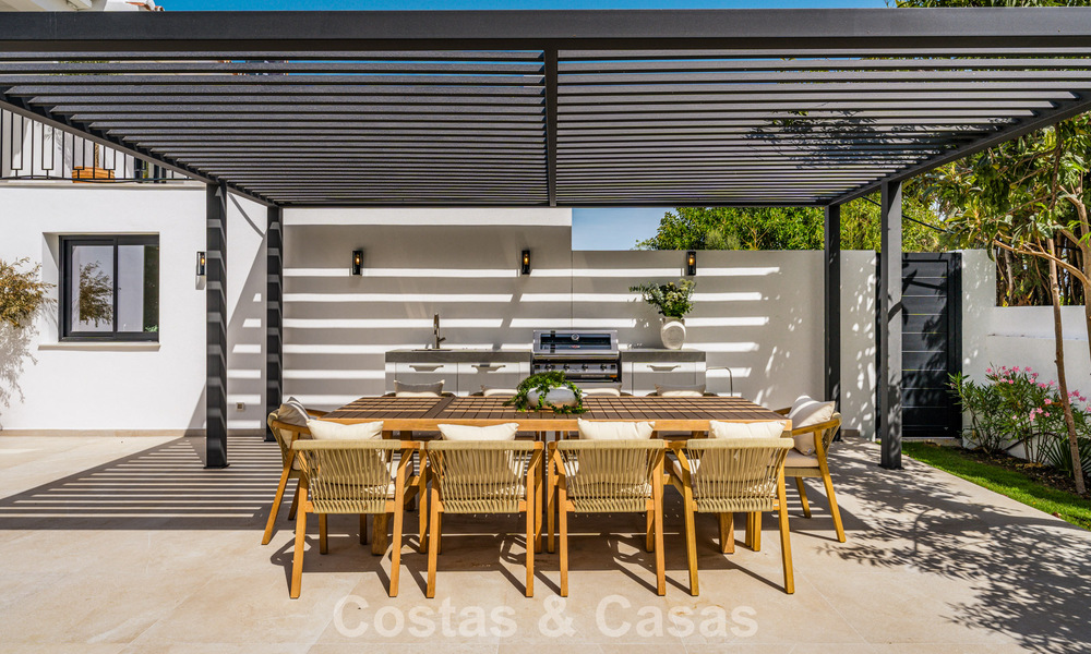 Villa luxueusement rénovée avec vue mer à vendre sur le Golden Mile de Marbella 786898