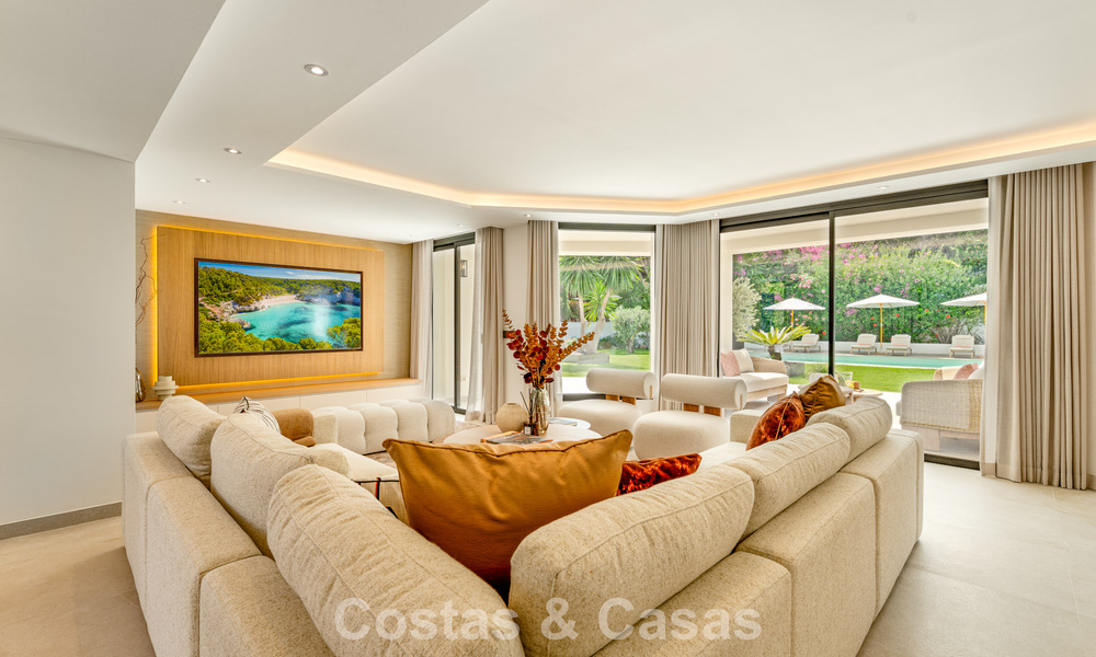 Villa luxueusement rénovée avec vue mer à vendre sur le Golden Mile de Marbella 786905