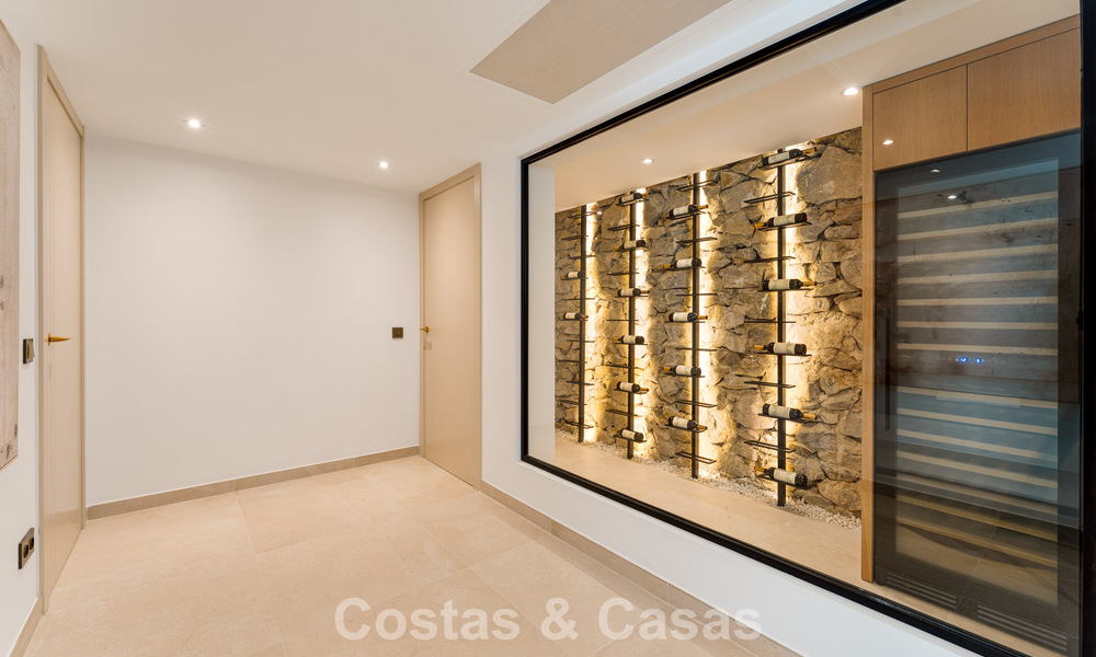 Villa luxueusement rénovée avec vue mer à vendre sur le Golden Mile de Marbella 786908