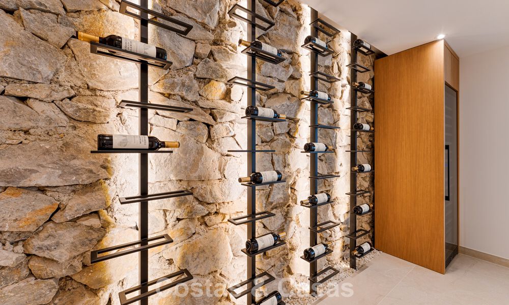 Villa luxueusement rénovée avec vue mer à vendre sur le Golden Mile de Marbella 786909