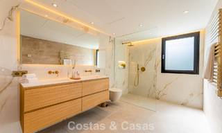 Villa luxueusement rénovée avec vue mer à vendre sur le Golden Mile de Marbella 786914 