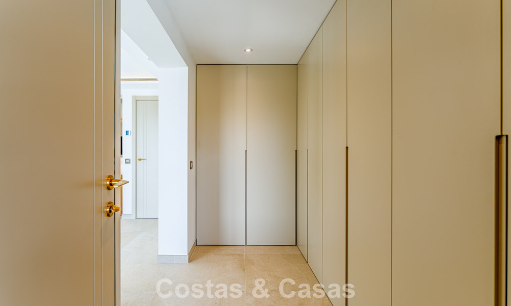 Villa luxueusement rénovée avec vue mer à vendre sur le Golden Mile de Marbella 786918