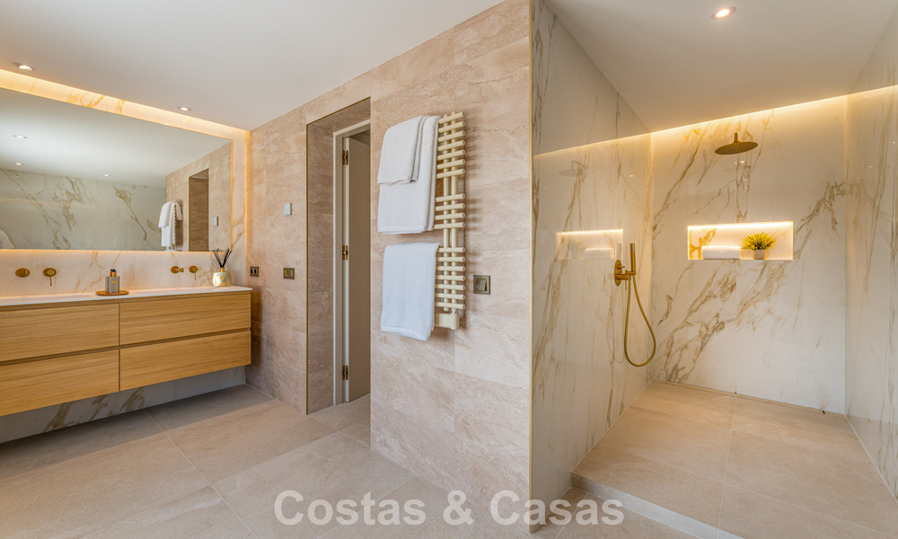 Villa luxueusement rénovée avec vue mer à vendre sur le Golden Mile de Marbella 786919