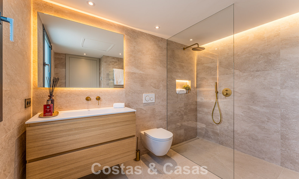 Villa luxueusement rénovée avec vue mer à vendre sur le Golden Mile de Marbella 786921