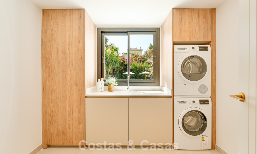 Villa luxueusement rénovée avec vue mer à vendre sur le Golden Mile de Marbella 786930