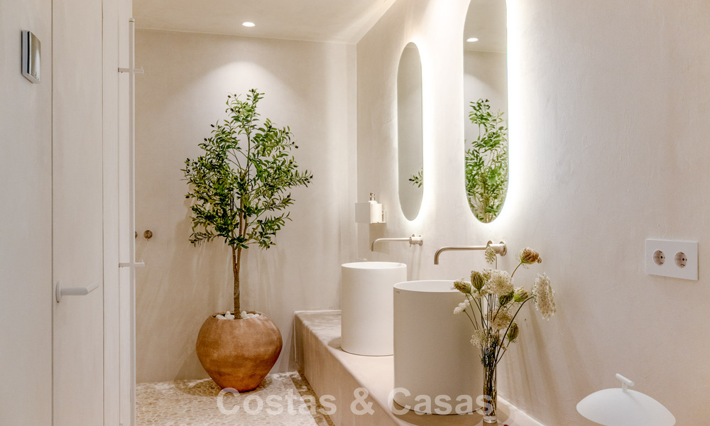 Penthouse contemporain rénové avec piscine privée et vue panoramique sur la mer à vendre sur le Golden Mile de Marbella 787004