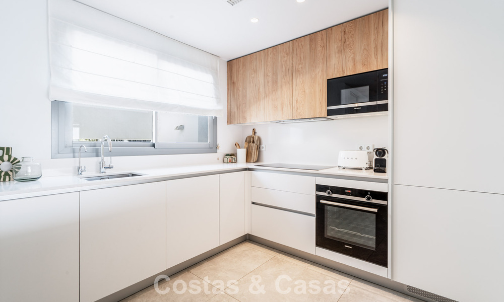 Appartement moderne de 4 chambres, prêt à emménager, à vendre dans un complexe de luxe à l'est du centre de Marbella 787085