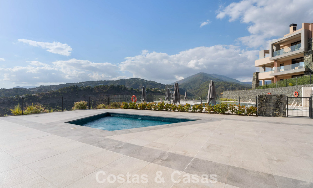 Appartement moderne et prêt à emménager à vendre dans un complexe de golf sur les hauteurs de Marbella - Benahavis 787122