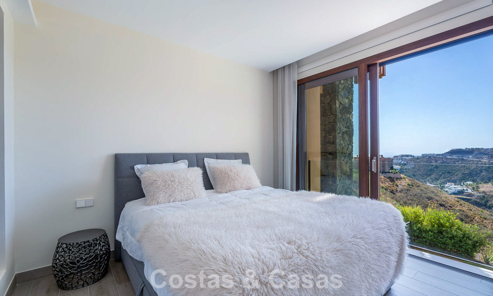 Appartement moderne et prêt à emménager à vendre dans un complexe de golf sur les hauteurs de Marbella - Benahavis 787123