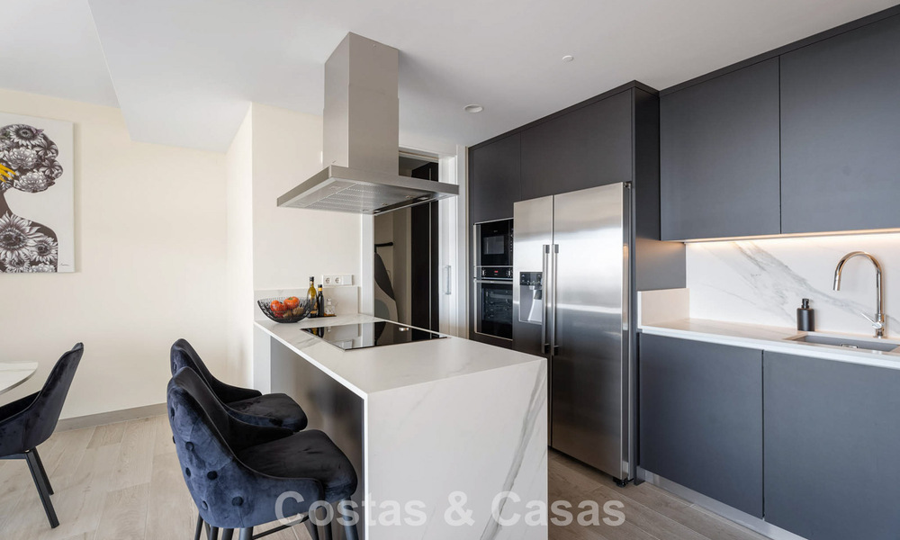 Appartement moderne et prêt à emménager à vendre dans un complexe de golf sur les hauteurs de Marbella - Benahavis 787129