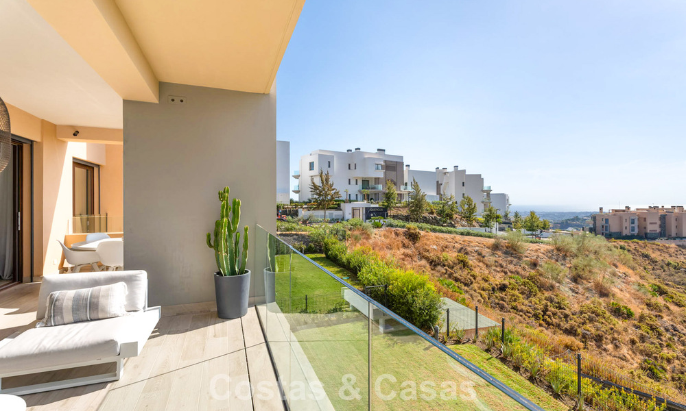 Appartement moderne et prêt à emménager à vendre dans un complexe de golf sur les hauteurs de Marbella - Benahavis 787136