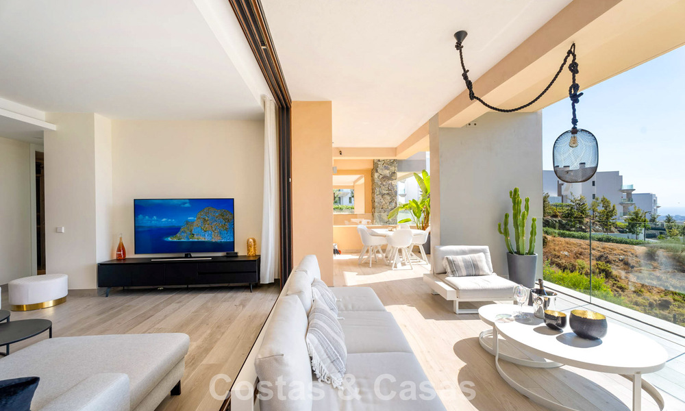Appartement moderne et prêt à emménager à vendre dans un complexe de golf sur les hauteurs de Marbella - Benahavis 787147