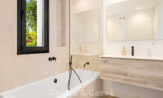 Villa à l'architecture contemporaine, prête à emménager, à vendre à quelques pas de la plage, à l'est du centre de Marbella 787156 