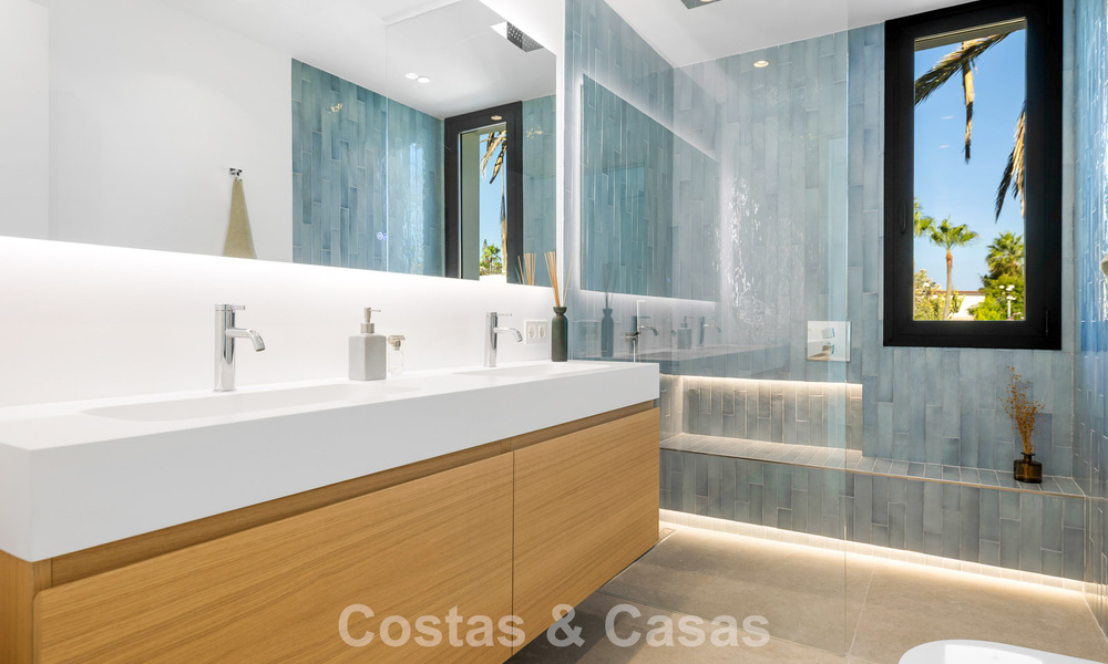 Villa à l'architecture contemporaine, prête à emménager, à vendre à quelques pas de la plage, à l'est du centre de Marbella 787158