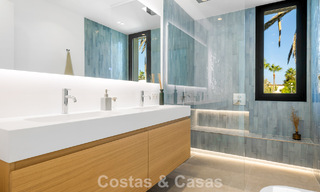 Villa à l'architecture contemporaine, prête à emménager, à vendre à quelques pas de la plage, à l'est du centre de Marbella 787158 