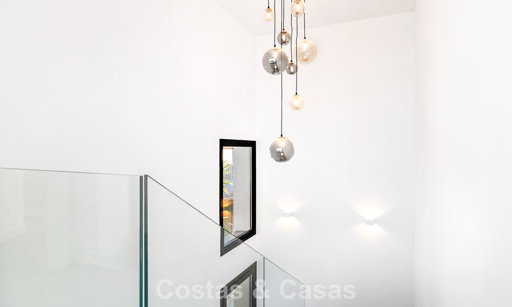 Villa à l'architecture contemporaine, prête à emménager, à vendre à quelques pas de la plage, à l'est du centre de Marbella 787159