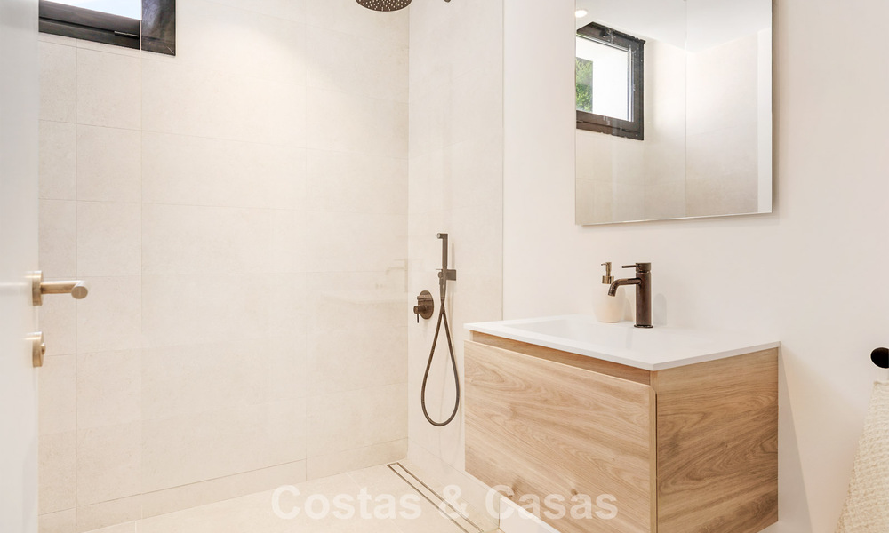 Villa à l'architecture contemporaine, prête à emménager, à vendre à quelques pas de la plage, à l'est du centre de Marbella 787161