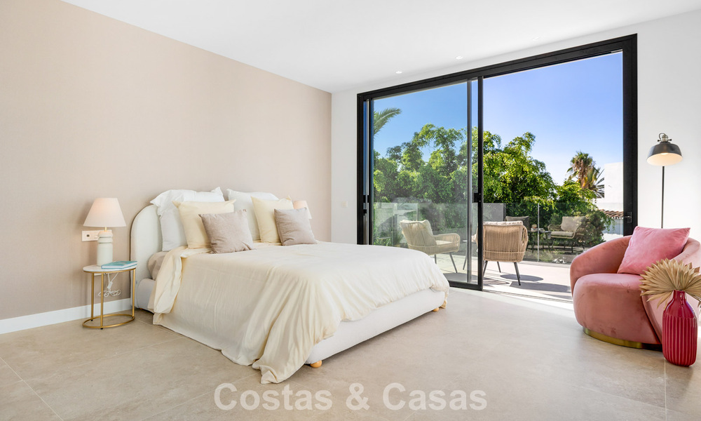 Villa à l'architecture contemporaine, prête à emménager, à vendre à quelques pas de la plage, à l'est du centre de Marbella 787162