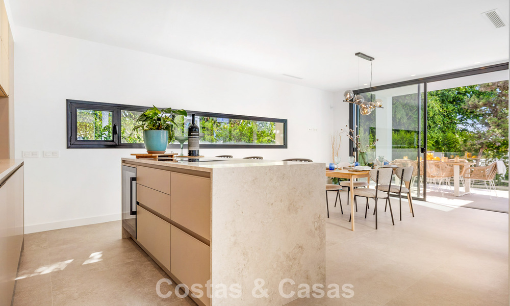 Villa à l'architecture contemporaine, prête à emménager, à vendre à quelques pas de la plage, à l'est du centre de Marbella 787168