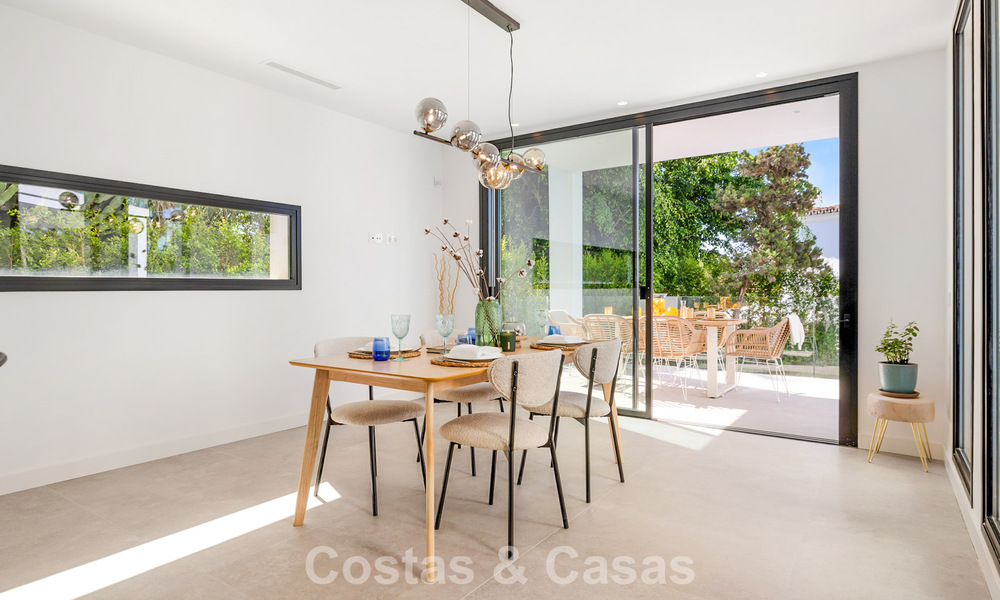 Villa à l'architecture contemporaine, prête à emménager, à vendre à quelques pas de la plage, à l'est du centre de Marbella 787169