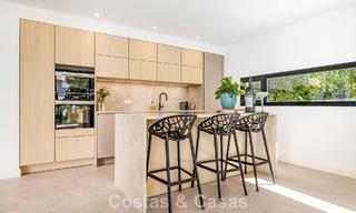Villa à l'architecture contemporaine, prête à emménager, à vendre à quelques pas de la plage, à l'est du centre de Marbella 787171 