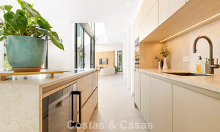 Villa à l'architecture contemporaine, prête à emménager, à vendre à quelques pas de la plage, à l'est du centre de Marbella 787173 