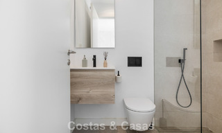 Villa à l'architecture contemporaine, prête à emménager, à vendre à quelques pas de la plage, à l'est du centre de Marbella 787176 