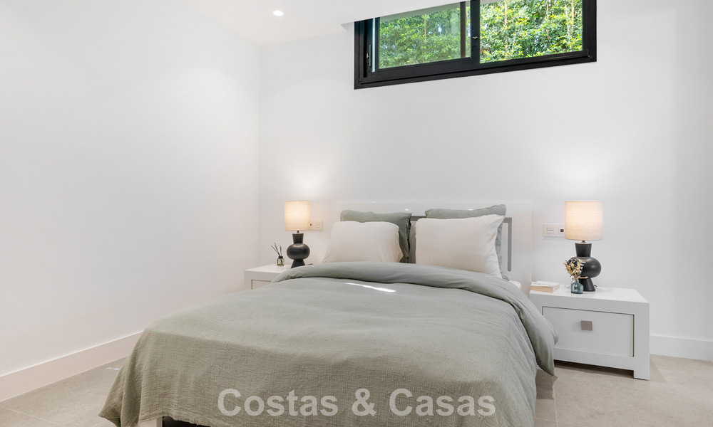 Villa à l'architecture contemporaine, prête à emménager, à vendre à quelques pas de la plage, à l'est du centre de Marbella 787178