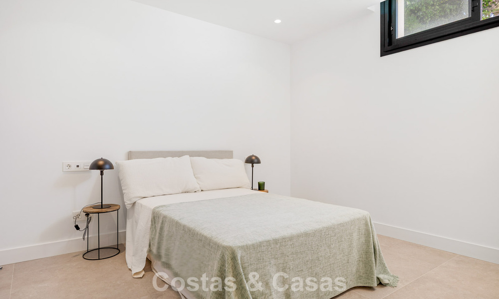 Villa à l'architecture contemporaine, prête à emménager, à vendre à quelques pas de la plage, à l'est du centre de Marbella 787179