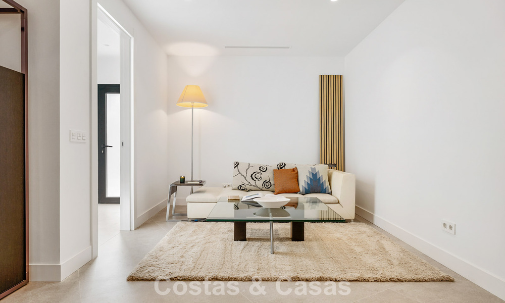 Villa à l'architecture contemporaine, prête à emménager, à vendre à quelques pas de la plage, à l'est du centre de Marbella 787180