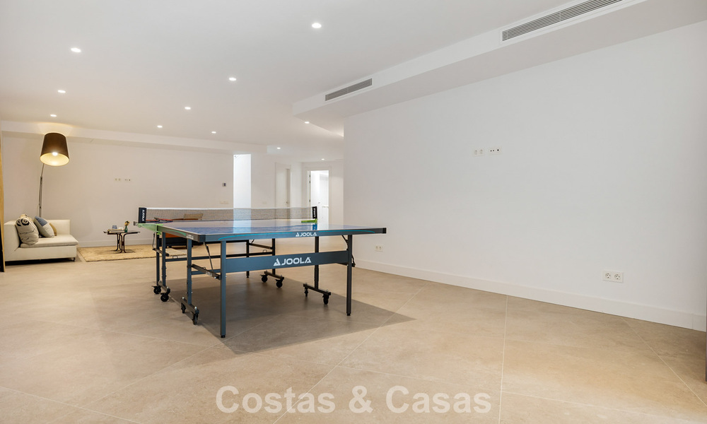 Villa à l'architecture contemporaine, prête à emménager, à vendre à quelques pas de la plage, à l'est du centre de Marbella 787181