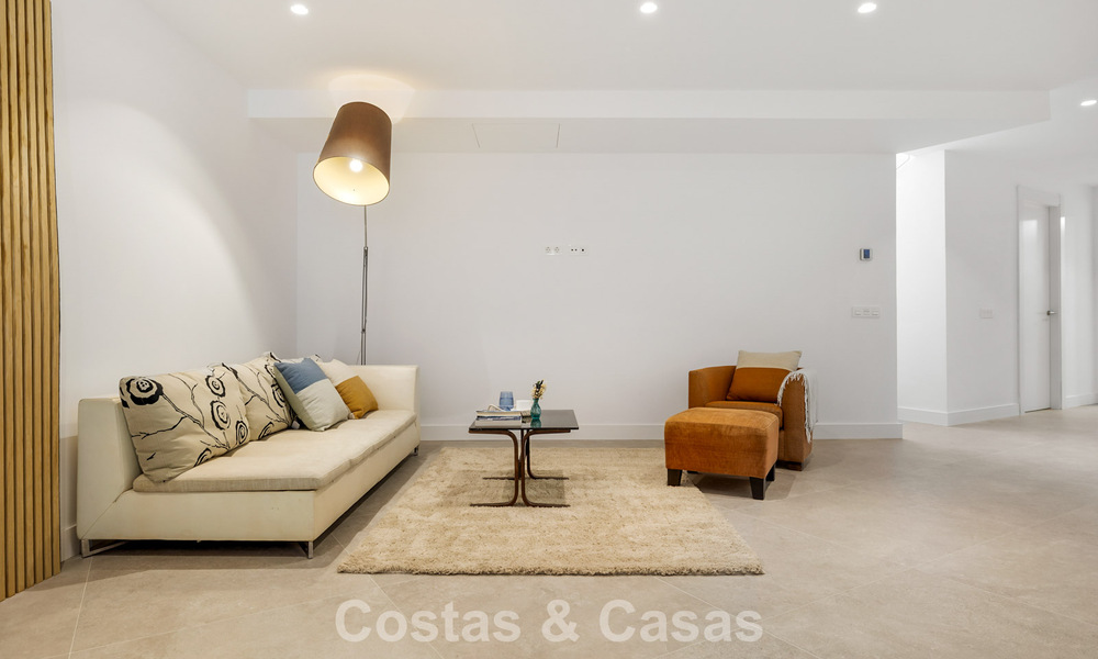 Villa à l'architecture contemporaine, prête à emménager, à vendre à quelques pas de la plage, à l'est du centre de Marbella 787182