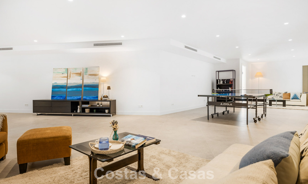 Villa à l'architecture contemporaine, prête à emménager, à vendre à quelques pas de la plage, à l'est du centre de Marbella 787184