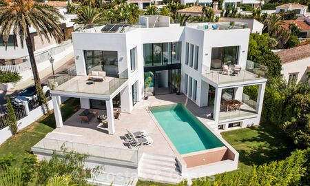 Villa à l'architecture contemporaine, prête à emménager, à vendre à quelques pas de la plage, à l'est du centre de Marbella 787188