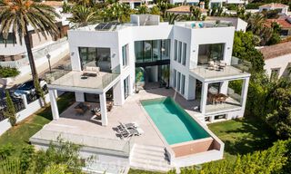 Villa à l'architecture contemporaine, prête à emménager, à vendre à quelques pas de la plage, à l'est du centre de Marbella 787188 