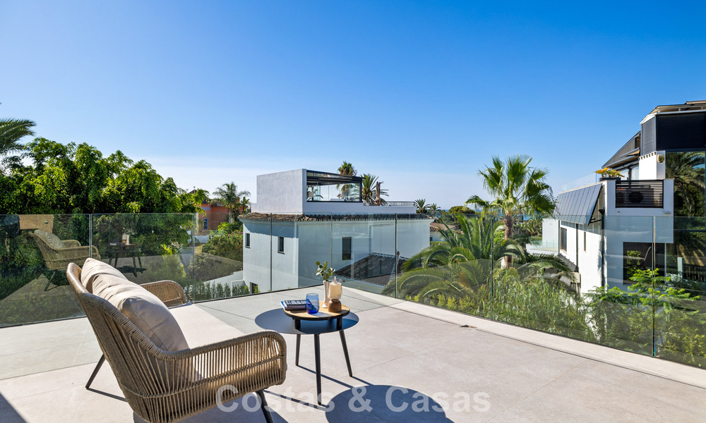 Villa à l'architecture contemporaine, prête à emménager, à vendre à quelques pas de la plage, à l'est du centre de Marbella 787190