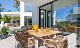 Villa à l'architecture contemporaine, prête à emménager, à vendre à quelques pas de la plage, à l'est du centre de Marbella 787192 