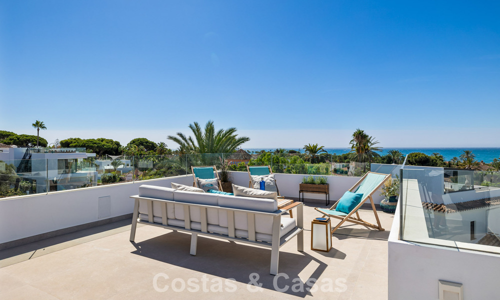 Villa à l'architecture contemporaine, prête à emménager, à vendre à quelques pas de la plage, à l'est du centre de Marbella 787201