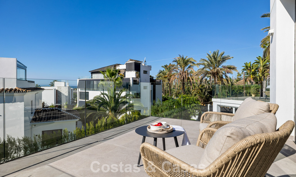 Villa à l'architecture contemporaine, prête à emménager, à vendre à quelques pas de la plage, à l'est du centre de Marbella 787206