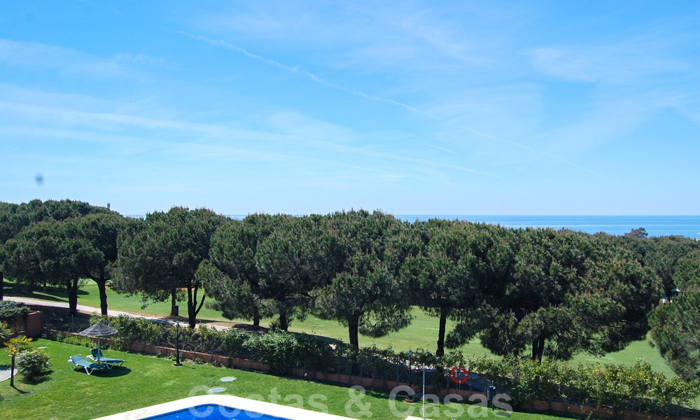 Appartement à vendre en première ligne de golf avec vues spectaculaires sur la mer à Cabopino, Marbella - Costa del Sol 31602